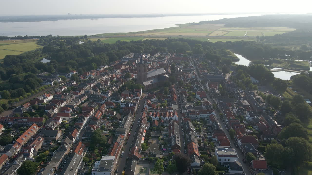 Flygbild över den vackra gamla staden Naarden, Nederländerna