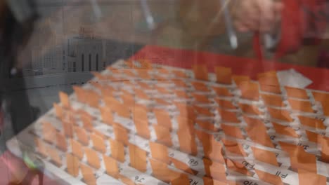 animación de las manos de las personas que buscan tarjetas en el lapso de tiempo con los empresarios caminando