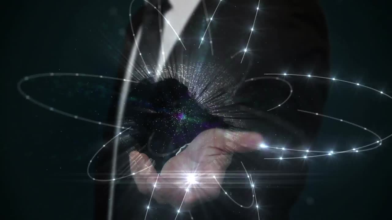 hombre de negocios presentando un holograma