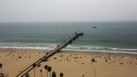 Vista-Aérea-Del-Muelle-De-Venecia-Y-El-Océano-Pacífico-En-Los-ángeles,-California---Drone-Static