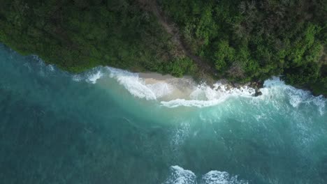 Imágenes-Aéreas-De-Drones-En-4k:-Descubre-El-Secreto-Mejor-Guardado-De-Bali:-La-Playa-Green-Bowl