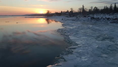 Ice-formations-at-the-shores-of-Lake-Superior,-in-Duluth,-Minnesota-Winter-landscape