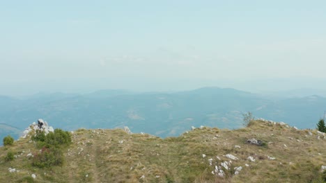 雲天下mucanj山的空中景色