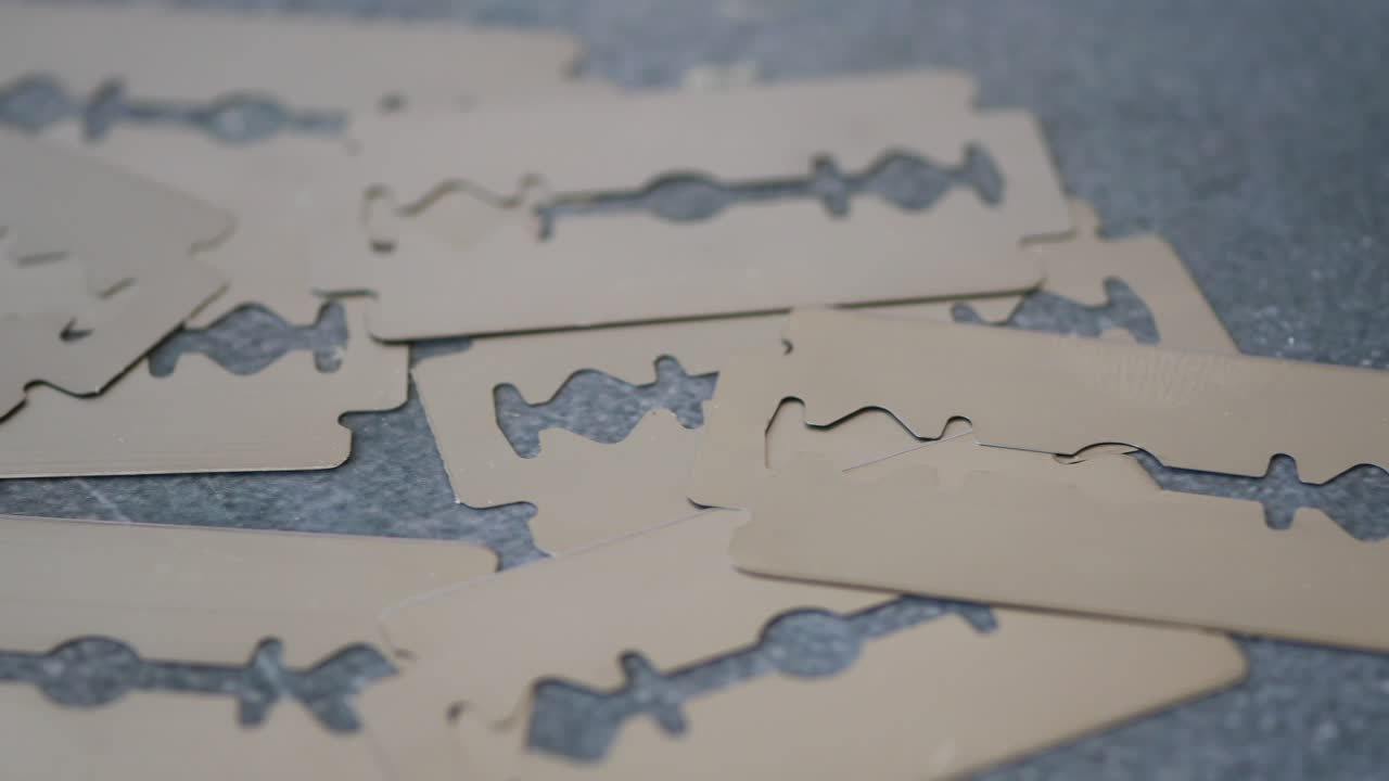 면도 칼날 어리