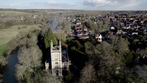 Imágenes-Aéreas-De-Drones-De-La-Ciudad-Y-El-Canal-De-La-Iglesia-De-San-Lorenzo-Y-El-Canal-De-Inglaterra