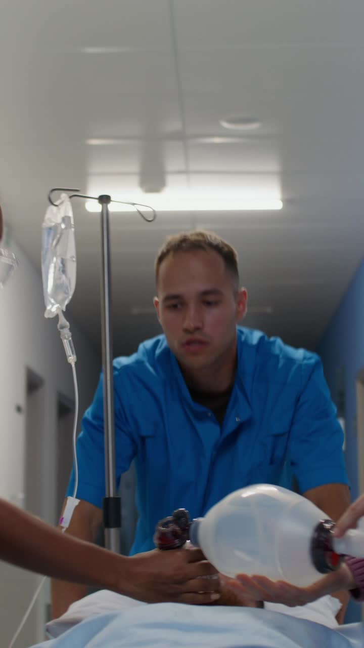 Emergenza medica nel corridoio dell'ospedale