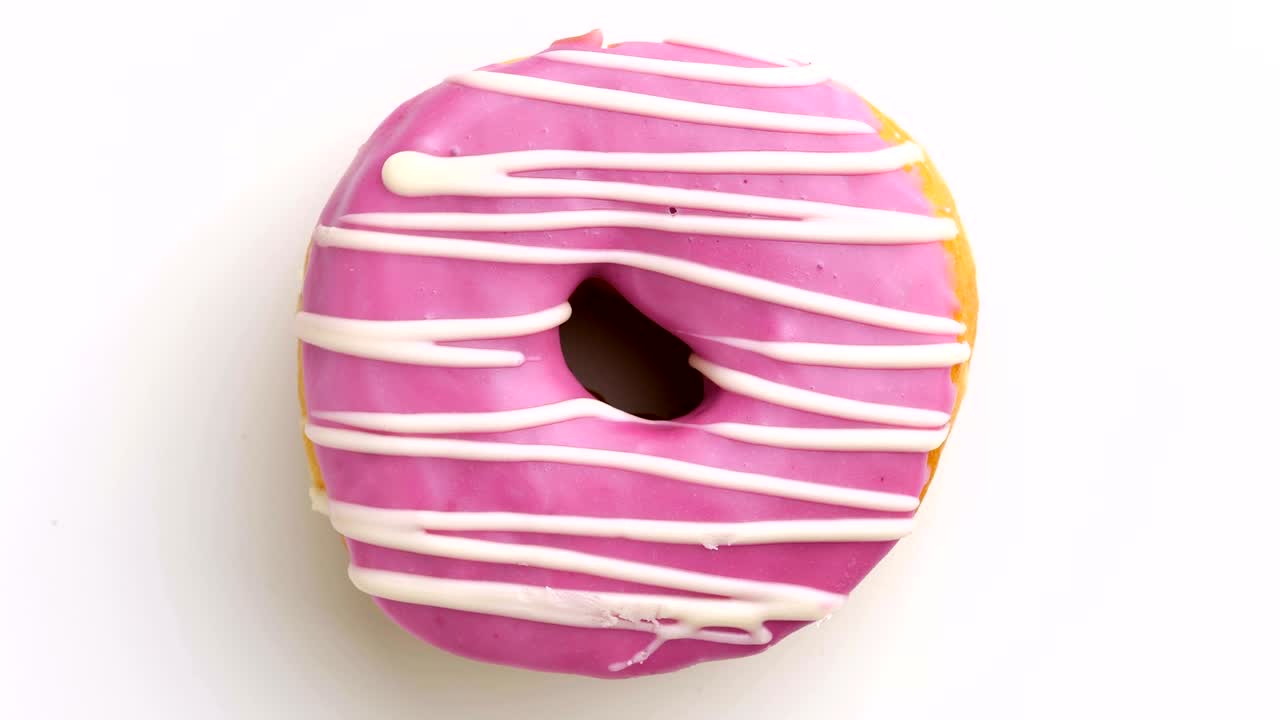 el donut glazado de primer plano.