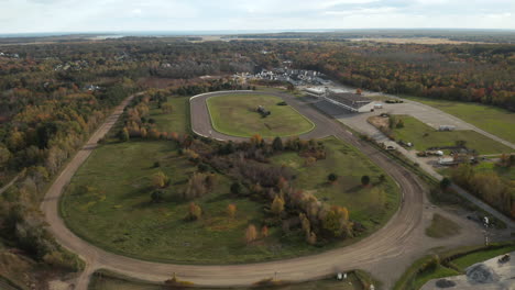 Hermosa-Vista-Aérea-De-La-Pista-De-Carreras-De-Caballos-Scarborough-Downs