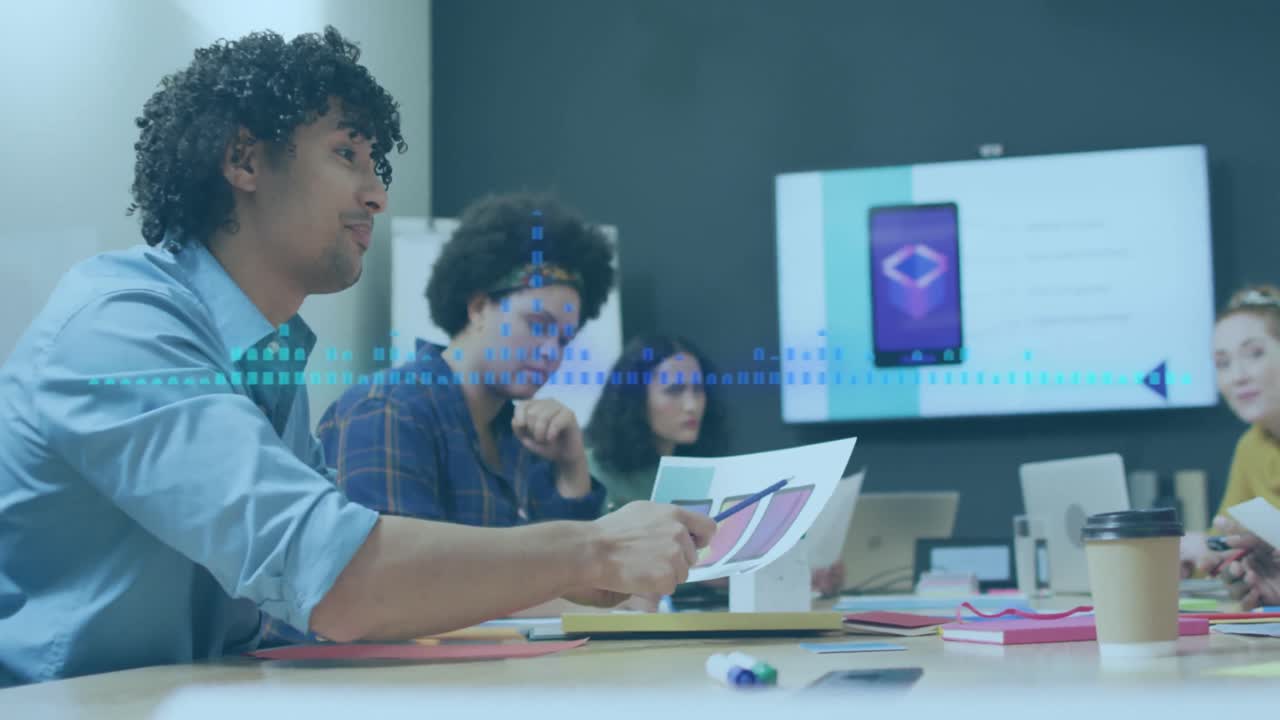 animación del procesamiento de datos sobre diversas personas de negocios en la oficina