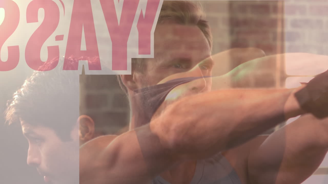 animación de texto de yass sobre hombres fuertes caucásicos haciendo ejercicio.