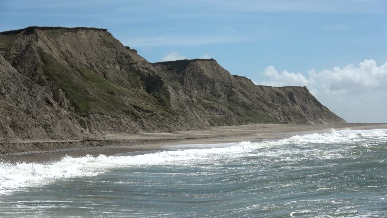 acantilado con olas, mar del norte, jutlandia, holmsland klit, dinamarca, 4k