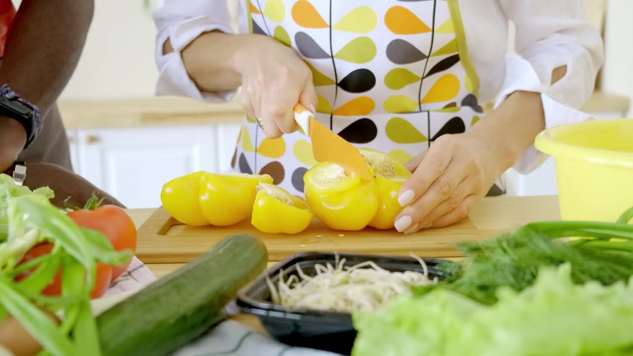 부부 가 함께 요리 하는 것