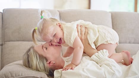 madre e hija interacción lúdica