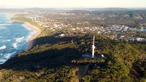 자연 곶 해안선 forresters 해변 tv 타워 중앙 해안 nsw 호주 4k의 무인 항공기 공중 샷