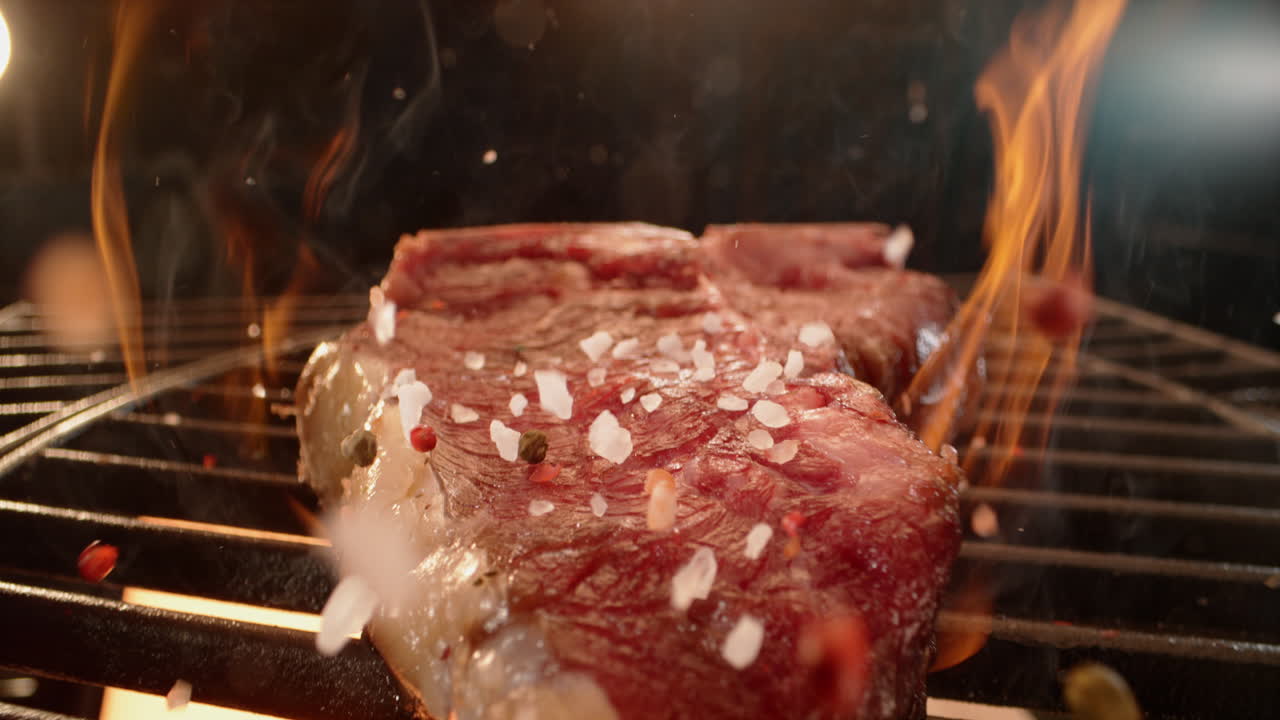 bistec a la parrilla con sal y pimienta