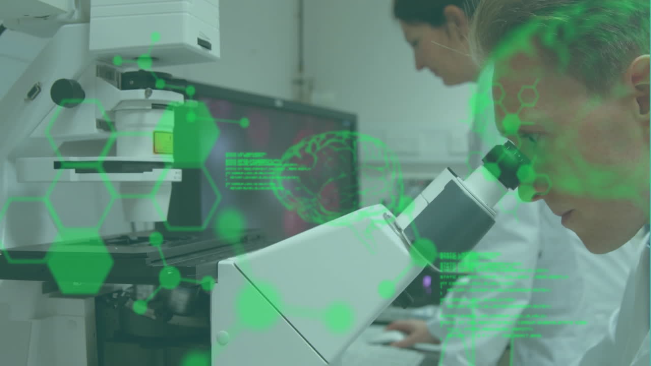 animación del procesamiento de datos sobre científicos caucásicos que trabajan en el laboratorio