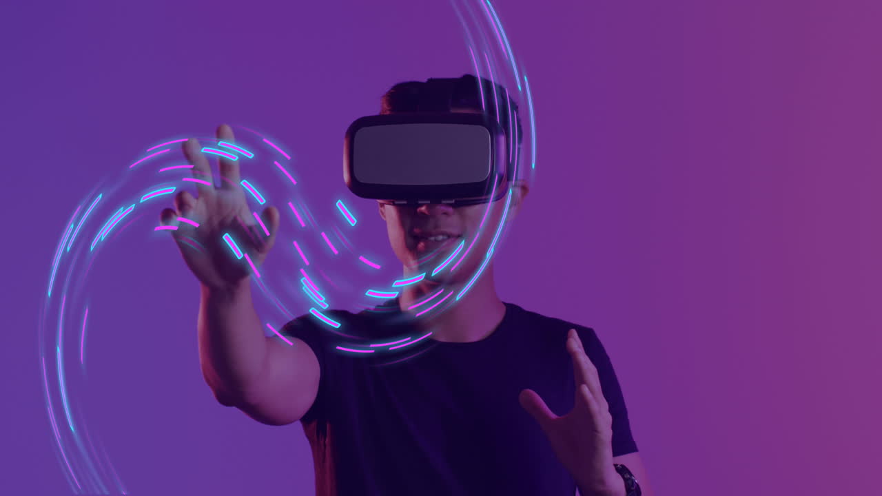 vr 헤드 ⁇ 을 사용하여 아시아 남자를 통해 데이터 전송의 반 ⁇ 이는 빛의 흔적의 애니메이션