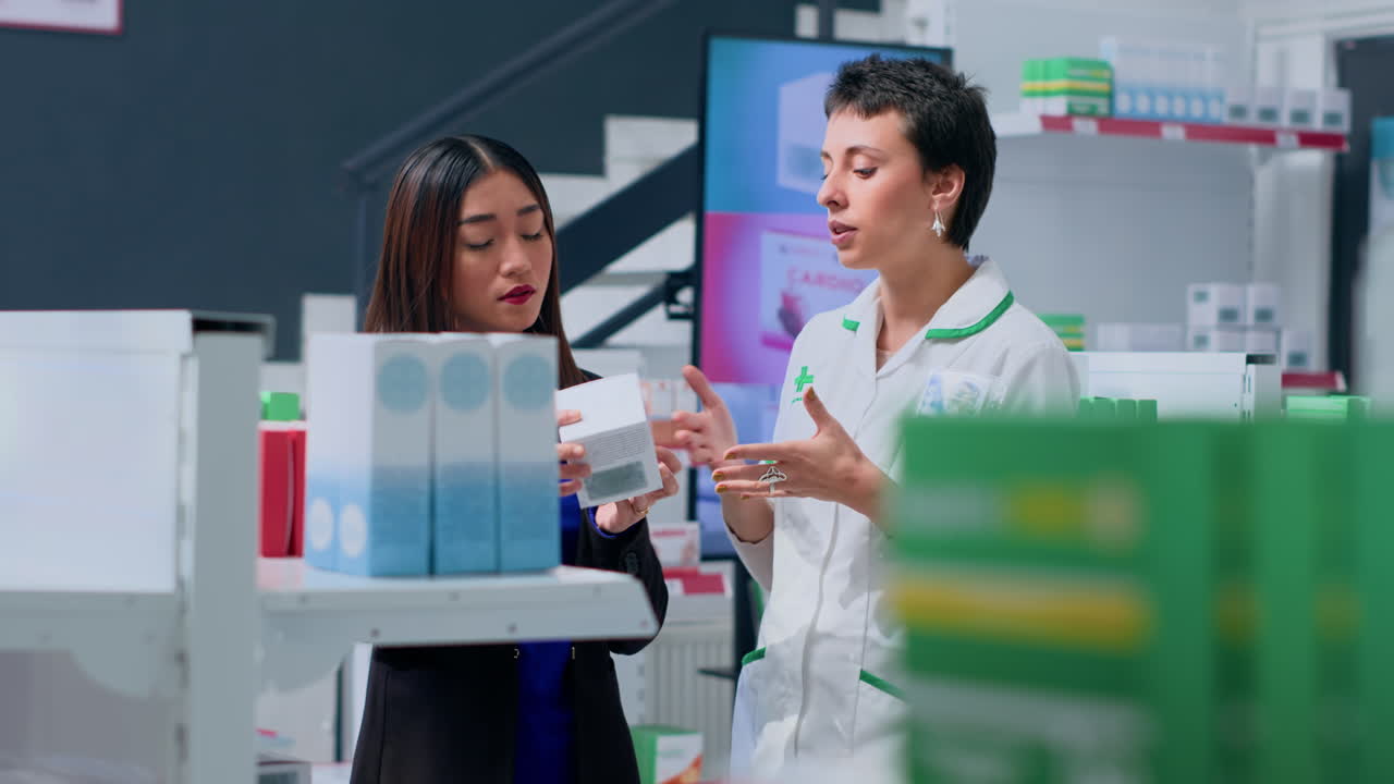 고객을 돕는 약리학자