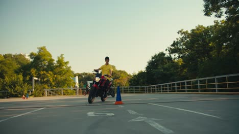 bikers follow an instructor in a yellow t-shirt who goes around all the obstacles on the training ground in a motorcycle school