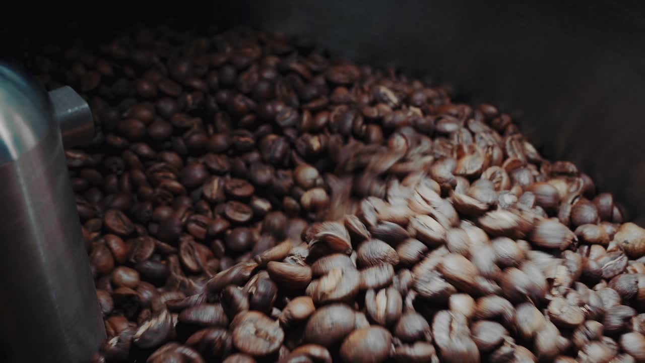 Processo di torrefazione dei chicchi di caffè.