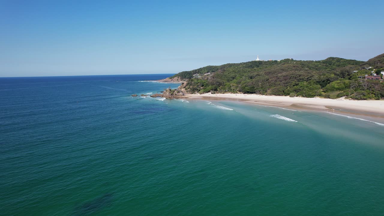 la playa de pass y clarkes con paisaje marino turquesa en nsw, australia - foto aérea