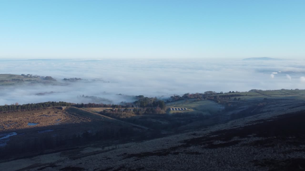 lancashire agricultura campo aéreo nublado brumoso brumoso valle páramos ladera paisaje sobrevolar