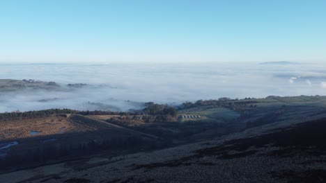 Lancashire-Agricultura-Campo-Aéreo-Nublado-Brumoso-Brumoso-Valle-Páramos-Ladera-Paisaje-Sobrevolar