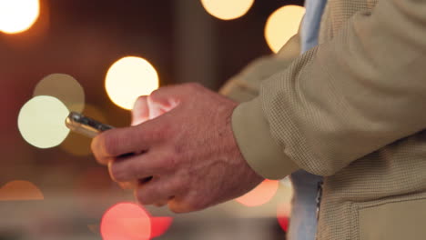 Calling-an-online-cab-while-traveling-in-the-city