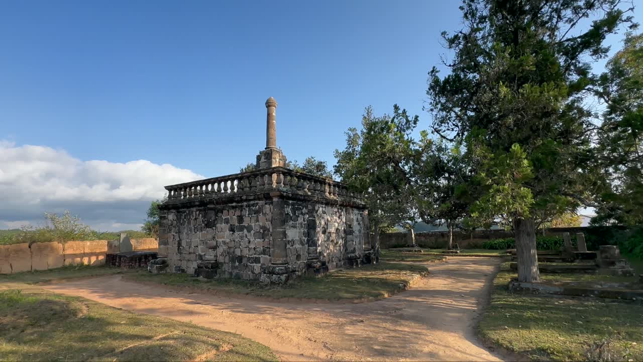 Jean Laborden hauta Mantasoassa, Madagaskarissa