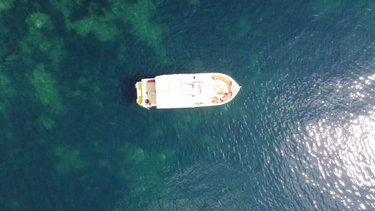 드론 프랑스에 의해 보트 수직