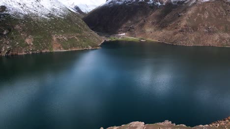 Lulusar,-O-Lalusar,-Es-Un-Grupo-De-Picos-Montañosos-Y-Un-Lago-En-El-Valle-De-Kaghan-En-La-Provincia-Khyber-pakhtunkhwa-De-Pakistán