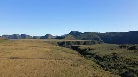 Beautiful-landscape-of-Serra-do-Corvo-Branco-on-sunny-day,-Brazil
