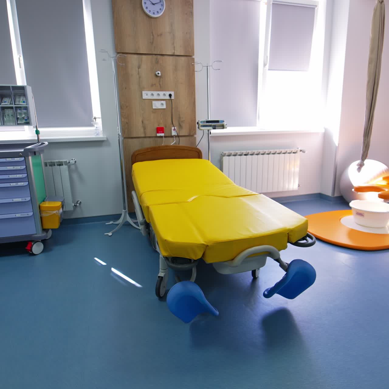 Commodious and well-designed ward for ladies in labor. Comfortable furniture and advanced equipment for future moms