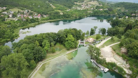 Kleiner-Badesee-Serenity-And-Egg,-Bosnien