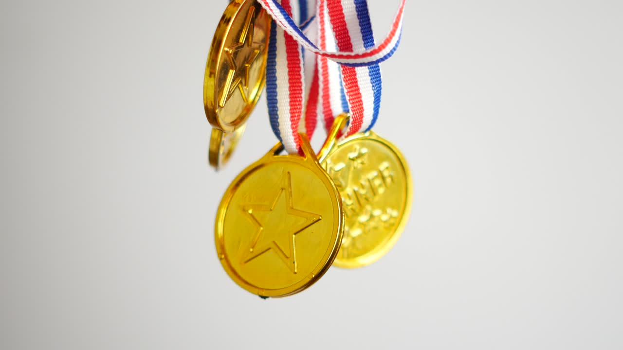 medallas de oro con cintas