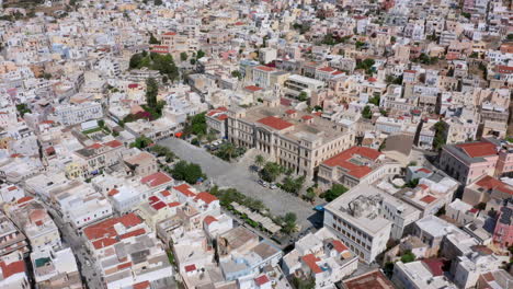 Aerial:-Slow-panning-drone-shot-of-Miaoulis-square-in-Ermoupoli-of-Syros-island,-Greece-on-a-sunny-day