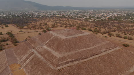 Drone-view-of--Teotihuacan-temple-of-the-sun,-ancient-mesoamerican-city-located-in-Valley-of-Mexico.-Birds-eye-view-of-the-Unesco-world-heritage-pre-columbian-pyramid.-Travel-destination