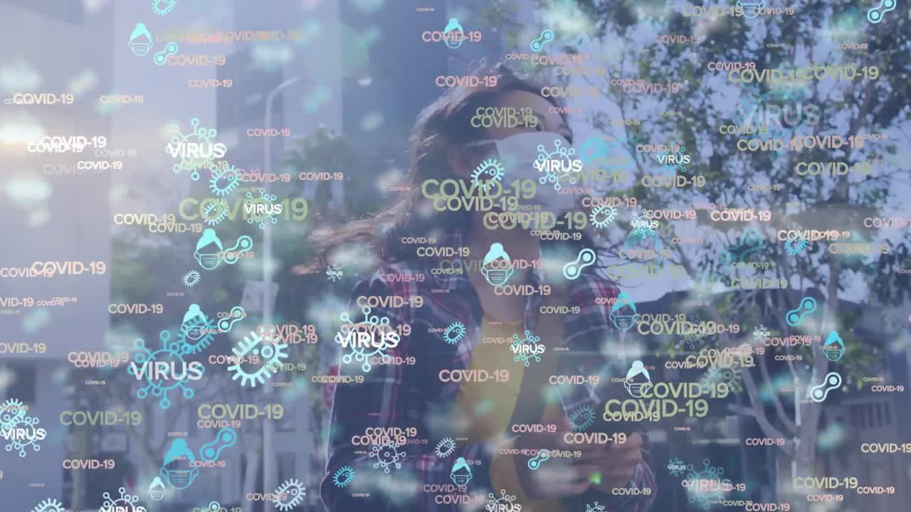 animación de una mujer con una máscara en la calle sobre bacterias, virus y iconos de palabras azules