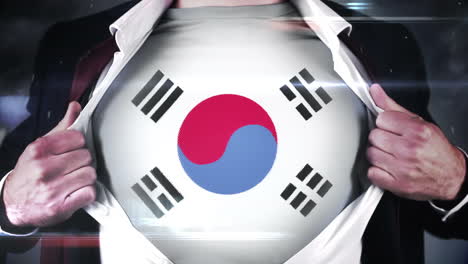 남한 발을 드러내기 위해 셔츠를 열고 있는 사업가