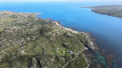 Faszinierende-Korallenrifflandschaft-Der-Halbinsel-Connemara-Aus-Der-Luft