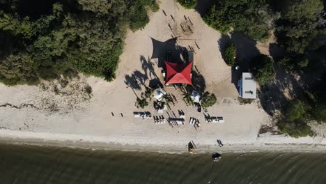 Strandparty-In-Couran-Cove-Auf-South-Stradbroke-Island,-Einem-Vorort-Der-Gold-Coast,-Queensland,-Australien