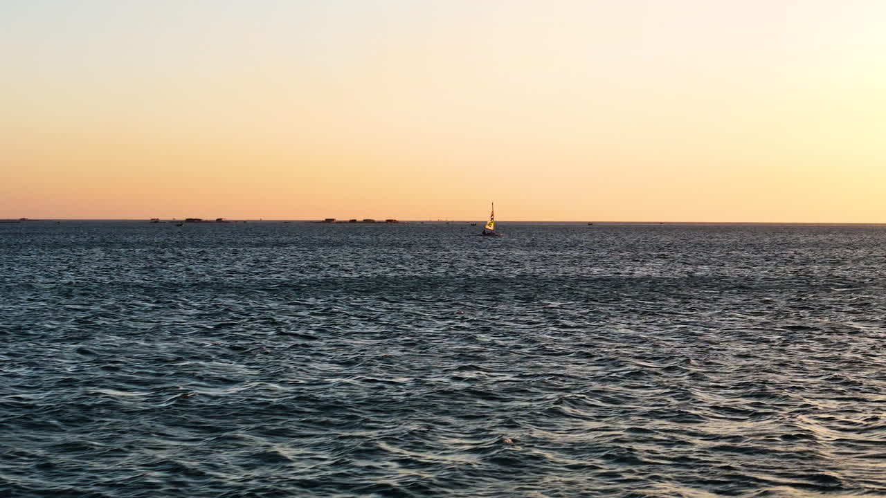 해가 지는 항해 모험