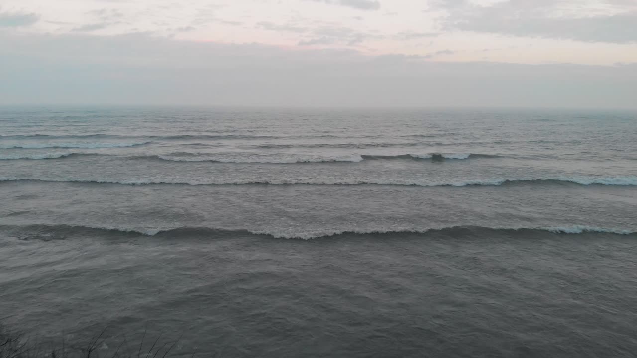 가을 흐린 날 온타리오 호수 해안