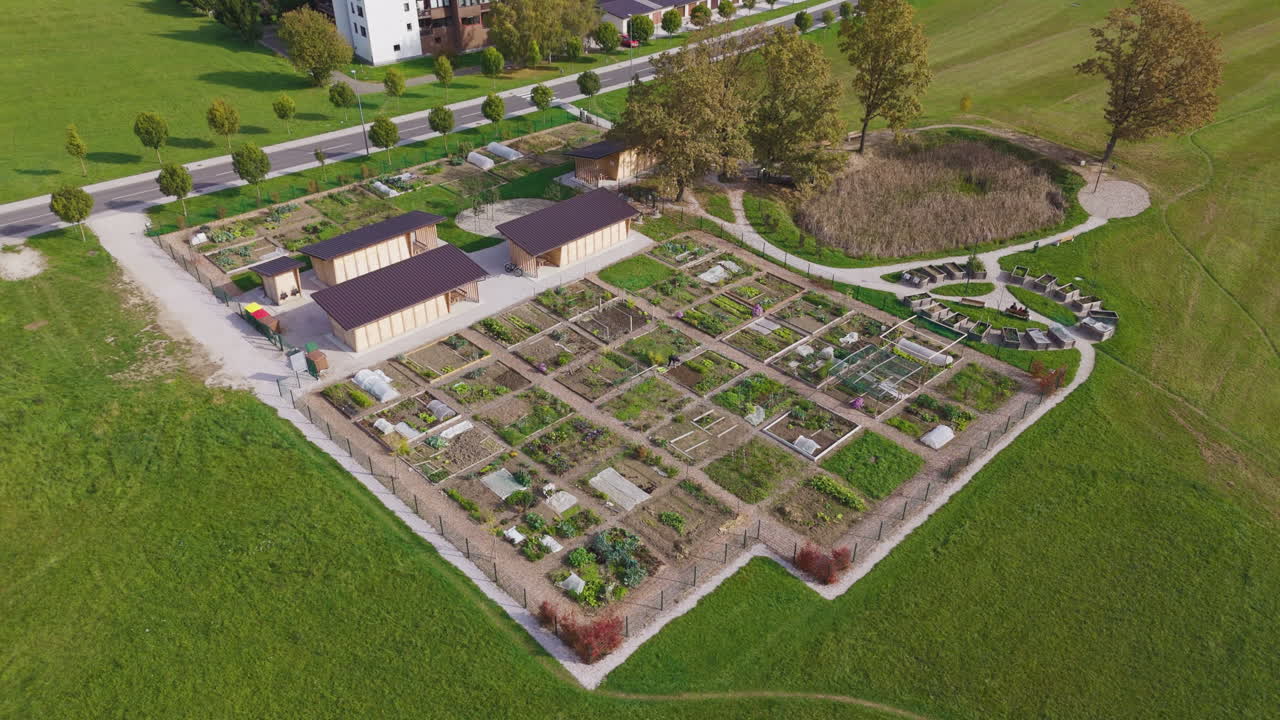 Georganiseerde moestuinen in de buurt van woningen bevorderen stadslandbouw en betrokkenheid van de community, terwijl