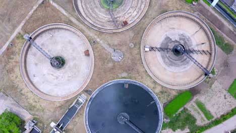 vista aérea sobre la planta de tratamiento de aguas residuales