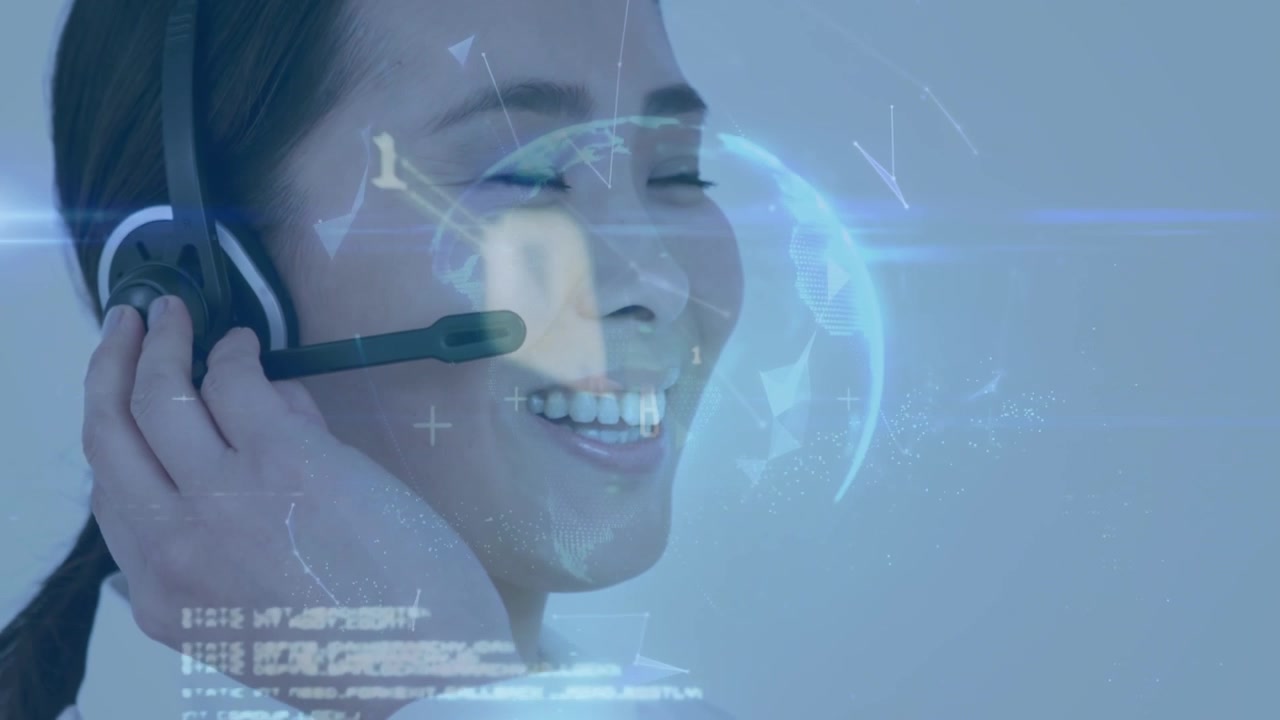 Animazione di elaborazione dati e mappamondo su consulente asiatica felice con cuffie