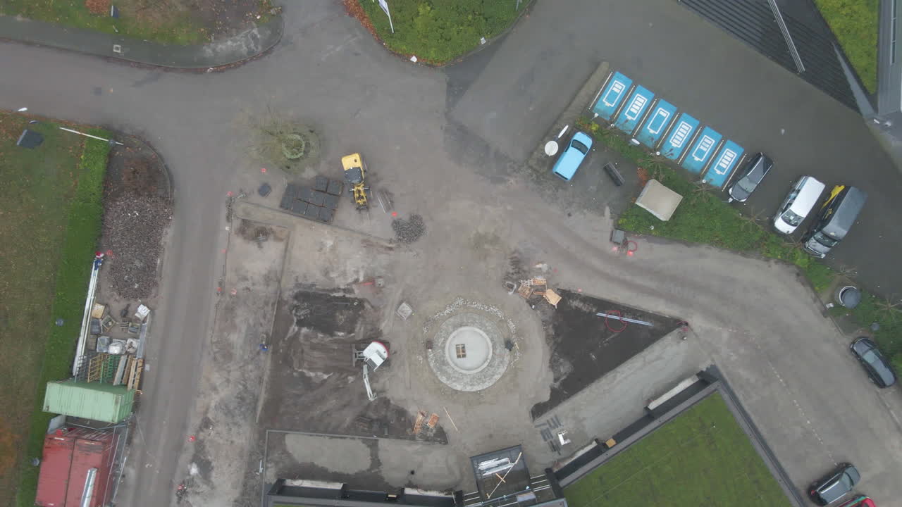 산업 지형에서 길가 작업의 하향식 공중