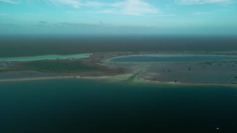los piratas chanel en la laguna de bacalar, méxico
