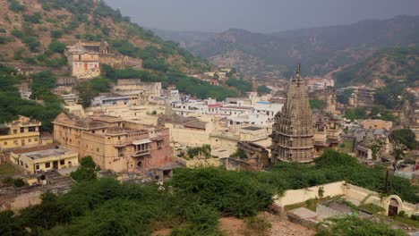 Jaipur-Es-La-Capital-Y-La-Ciudad-Más-Grande-Del-Estado-Indio-De-Rajasthan.-Jaipur-También-Es-Conocida-Como-La-Ciudad-Rosa,-Debido-A-La-Combinación-De-Colores-Dominante-De-Sus-Edificios.