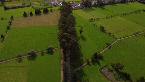 Dorf-Machachi,-Luftüberflug-Im-Ländlichen-Ecuador